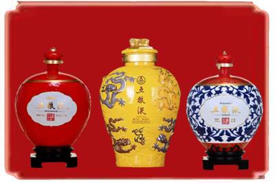 延安市黄龙烟酒回收五粮液各种摆件.jpg